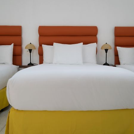 อิน แอนด์ เอาต์ โฮเต็ล Bed & Breakfast Guatemala City ภายนอก รูปภาพ