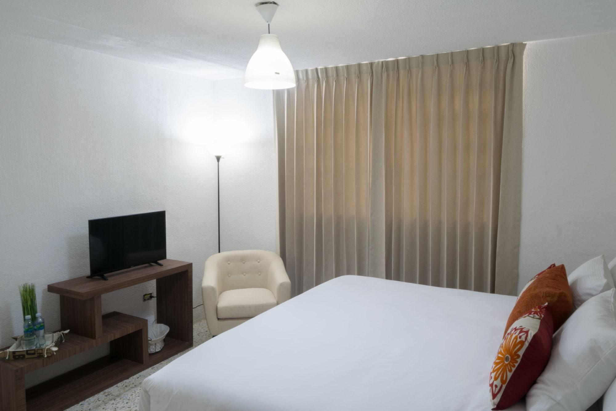 อิน แอนด์ เอาต์ โฮเต็ล Bed & Breakfast Guatemala City ภายนอก รูปภาพ