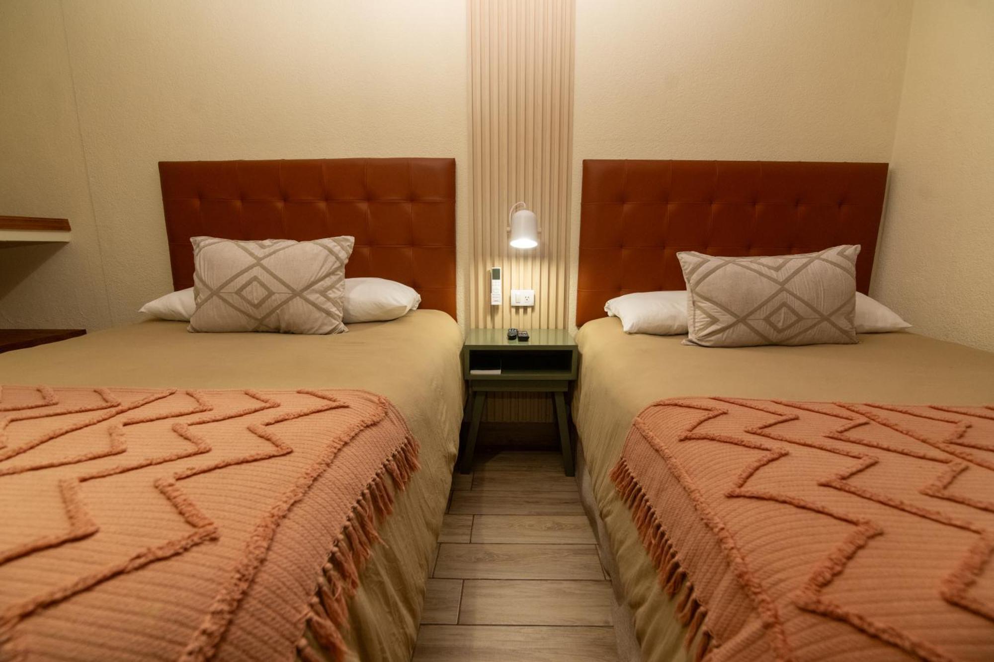 อิน แอนด์ เอาต์ โฮเต็ล Bed & Breakfast Guatemala City ภายนอก รูปภาพ