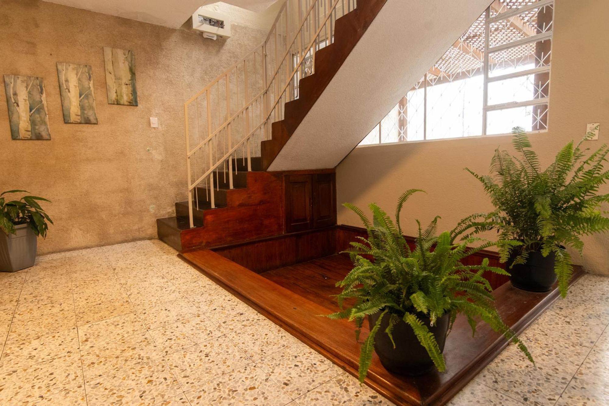 อิน แอนด์ เอาต์ โฮเต็ล Bed & Breakfast Guatemala City ภายนอก รูปภาพ